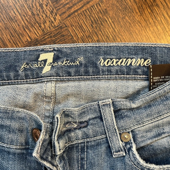 7 For All Mankind light wash Roxanne jeans - Picture 9 of 10